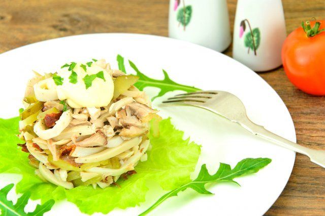 10 рецептов вкусных салатов с маринованными грибами 