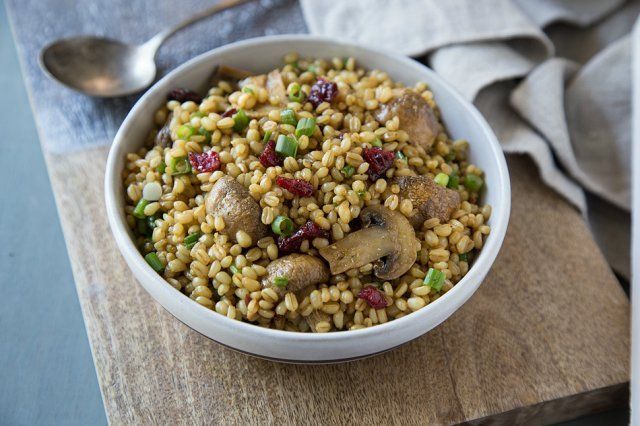 10 рецептов вкусных салатов с маринованными грибами 