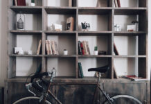 6 ошибок в украшении открытых полок, которые испортят ваш интерьер