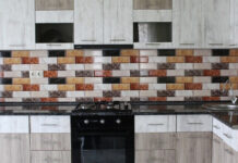 Это испортит вашу кухню: 8 решений в оформлении фартука, которые вышли из моды