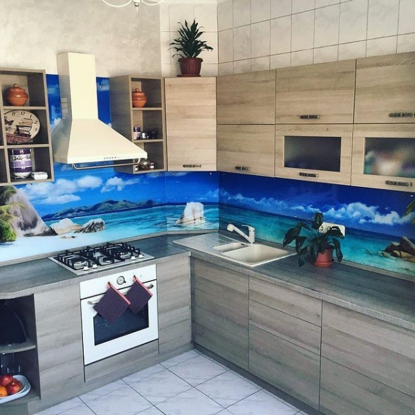Фартук для кухни из стекла: 72 красивых фото и советы по выбору этой отделки