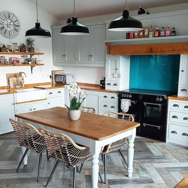 Фартук для кухни из стекла: 72 красивых фото и советы по выбору этой отделки