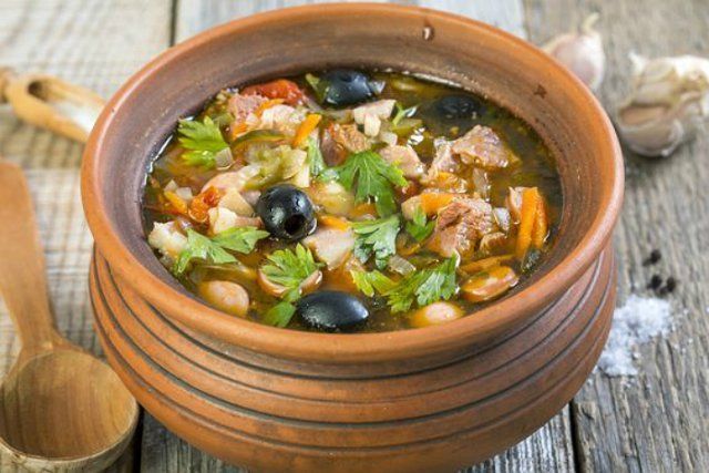 Как приготовить вкусную солянку в домашних условиях – лучшие рецепты с фото 