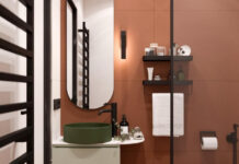 6 маленьких cанузлов, где отказались от белой плитки (и это выглядит круто)