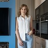 Яркие цвета и нестандартные решения: интерьер московской квартиры