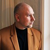 Квартира для любителя вечеринок: брутальный и смелый интерьер в красно-черных цветах