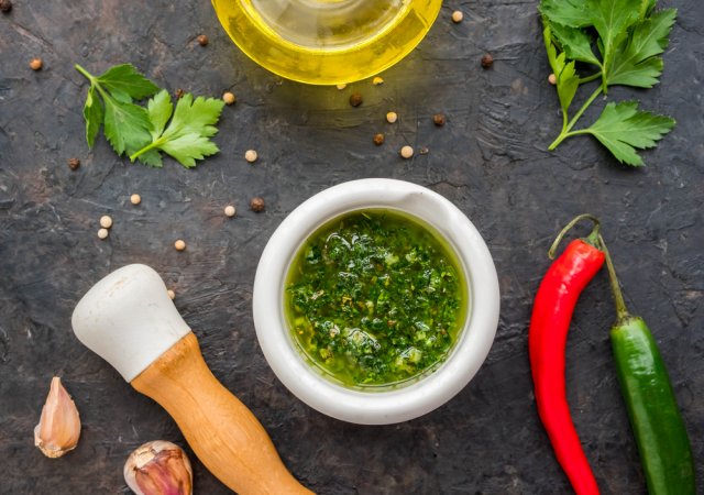 Зеленые соусы на любой вкус: к мясу, птице, рыбе 
