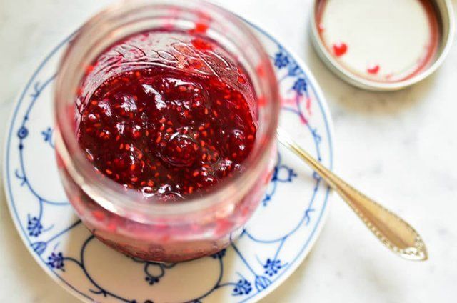 12 рецептов невероятно вкусного малинового варенья на зиму 
