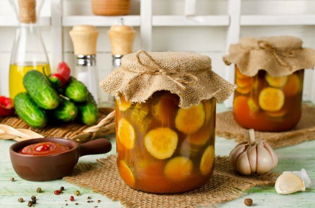Самые вкусные огурцы на зиму: маринованные и в составе салатов 