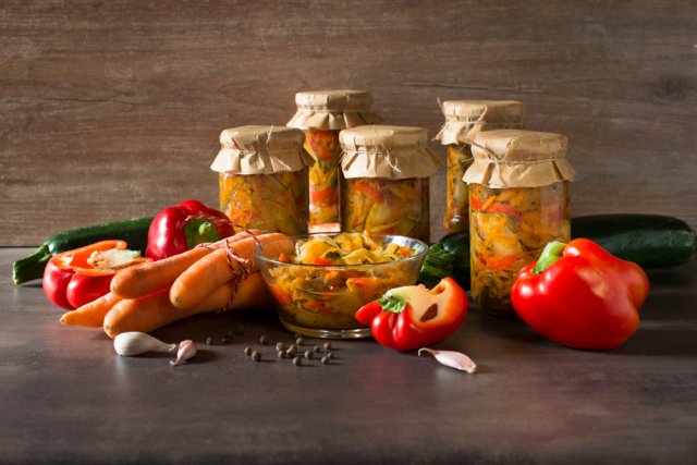 Самые простые и вкусные салаты из кабачков на зиму 