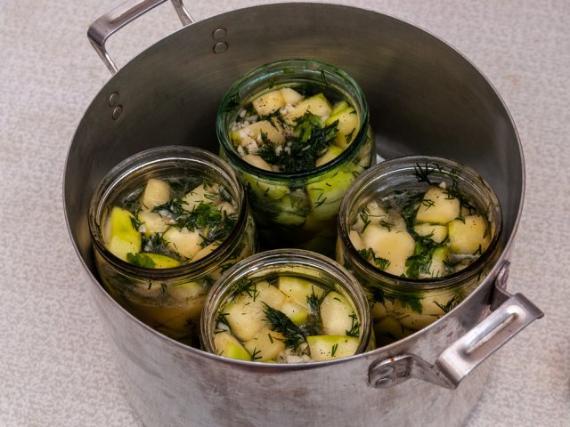 Самые простые и вкусные салаты из кабачков на зиму 
