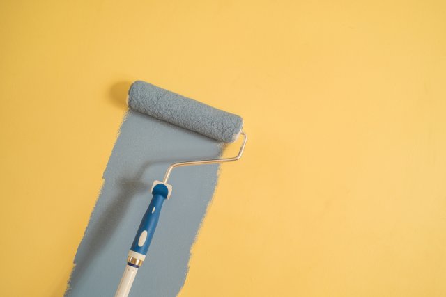 Как очистить дом от старой краски: решения для дерева, металла и бетона 