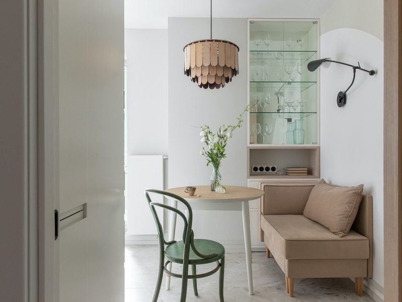 Аналог кухонного «уголка»: 6 дизайнерских кухонь с диванчиком вместо стульев