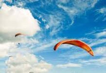 Где проводятся полеты на параплане?