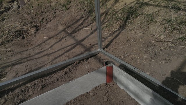 Как установить теплицу своими руками: пошаговая инструкция с фото 