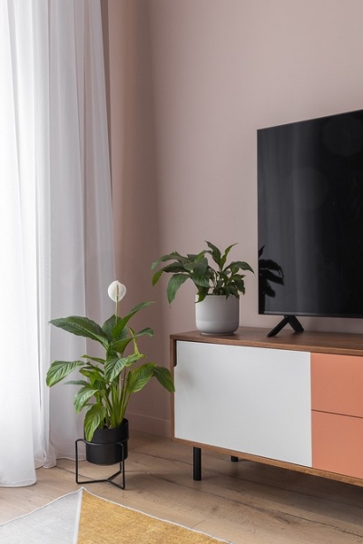 Яркие цвета и бюджетный декор: однушка 34 кв. м для молодой пары | ivd.ru