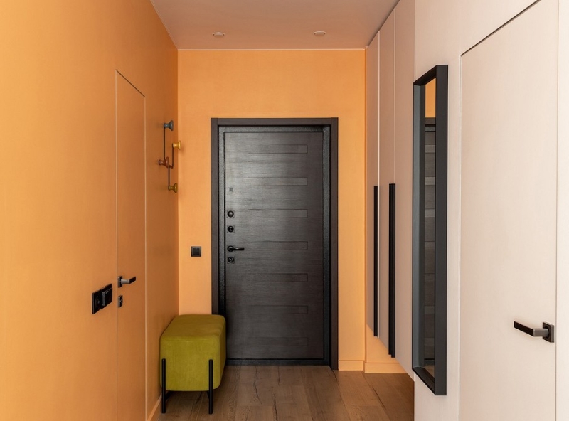 Яркие цвета и бюджетный декор: однушка 34 кв. м для молодой пары | ivd.ru