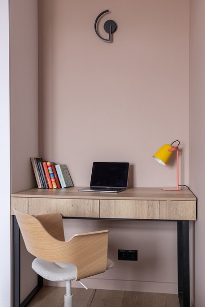 Яркие цвета и бюджетный декор: однушка 34 кв. м для молодой пары | ivd.ru