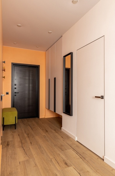 Яркие цвета и бюджетный декор: однушка 34 кв. м для молодой пары | ivd.ru