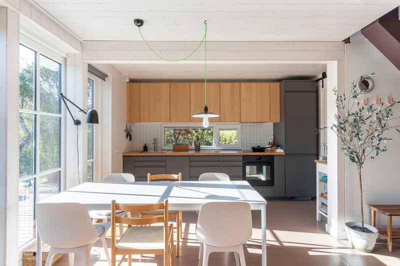 Кухня-гостиная в частном доме: идеи обустройства и примеры проектов с планировками (90 фото)