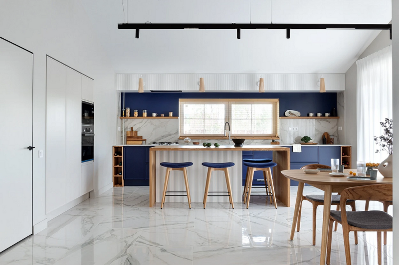 Кухня-гостиная в частном доме: идеи обустройства и примеры проектов с планировками (90 фото)