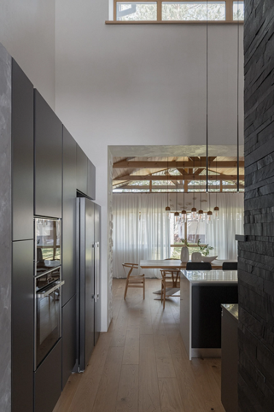 Кухня-гостиная в частном доме: идеи обустройства и примеры проектов с планировками (90 фото)