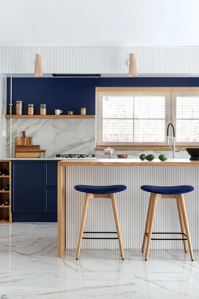 Кухня-гостиная в частном доме: идеи обустройства и примеры проектов с планировками (90 фото)