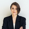 Спросили дизайнеров: 7 любимых способов оформить окно на кухне шторами