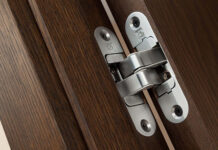 Как установить скрытые петли межкомнатной двери?