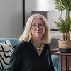 Цвет, антиквариат и классная планировка: квартира 74 кв. м для творческой пары 