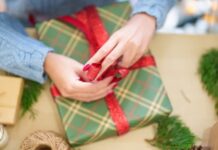 Как упаковать подарок на Новый год: 6 универсальных способов и актуальные идеи + 72 фото