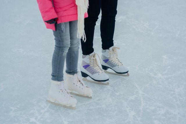 Как залить каток на даче 