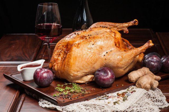 Старый Новый год в стиле 90-х: какие блюда поставить на стол 