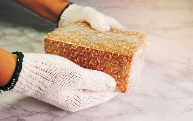 Воздушно-пузырьковая пленка: применение дома и на даче 