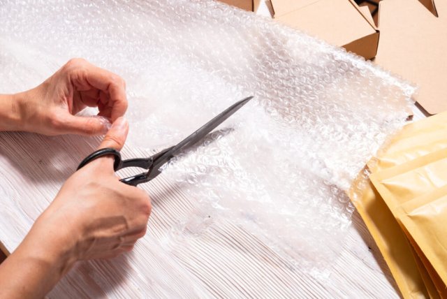 Воздушно-пузырьковая пленка: применение дома и на даче 