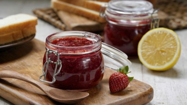 Что добавить в клубничное варенье? 