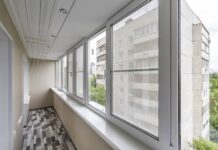 Остекление балконов: виды и этапы работ