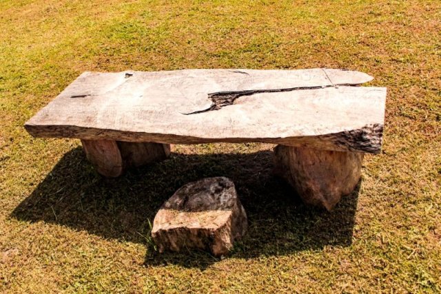 5 простых садовых столиков, которые можно сделать своими руками 