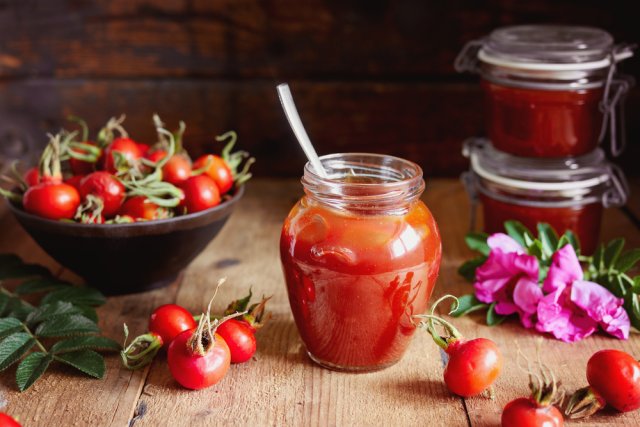 Собираем шиповник: какой можно, а какой не стоит 