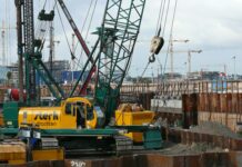 Шпунтовое ограждение котлована из труб БУ: Почему это лучшее решение для вашего проекта