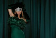 Встречаем год Зеленой Змеи: что надеть в новогоднюю ночь