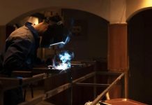 Эксперты подсчитали разницу в зарплатах сварщиков в зависимости от квалификации — Строительная газета