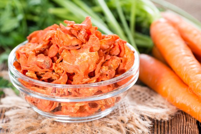 Что приготовить из мелкой моркови и морковного жмыха на обед и на зиму 