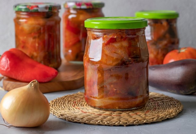 Донской, Охотничий, Парамониха и другие классические салаты с болгарским перцем на зиму 