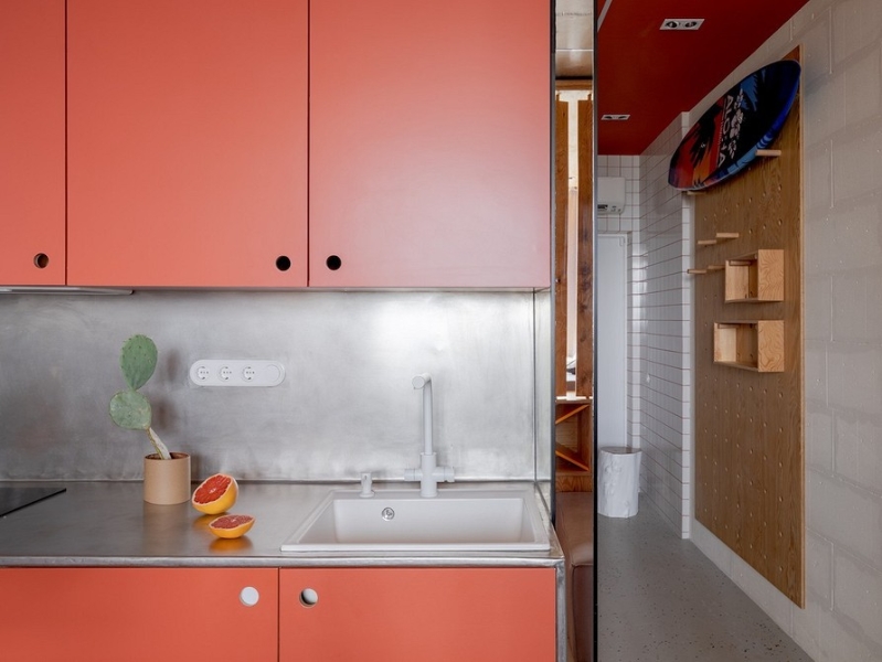 Из проектов профи: 5 суперкомпактных кухонь в студиях | ivd.ru