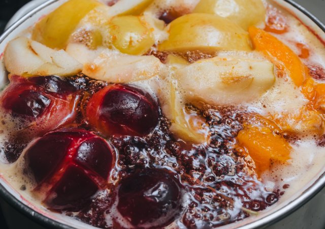 Компот из замороженных ягод и фруктов: как, сколько и из чего варить 