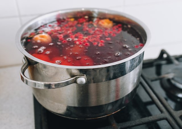 Компот из замороженных ягод и фруктов: как, сколько и из чего варить 