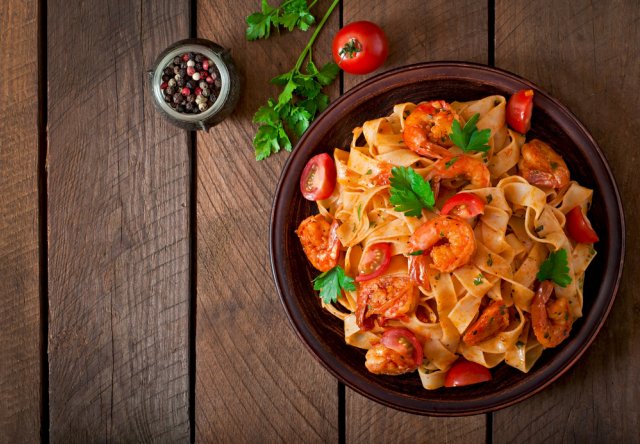 С креветками, курицей, беконом, в сливочном соусе – как еще приготовить пасту 