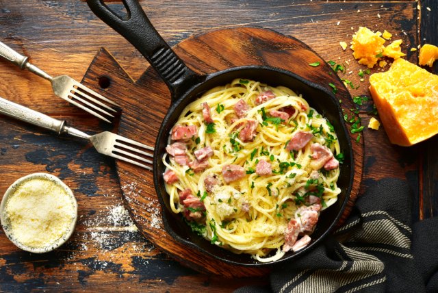 С креветками, курицей, беконом, в сливочном соусе – как еще приготовить пасту 