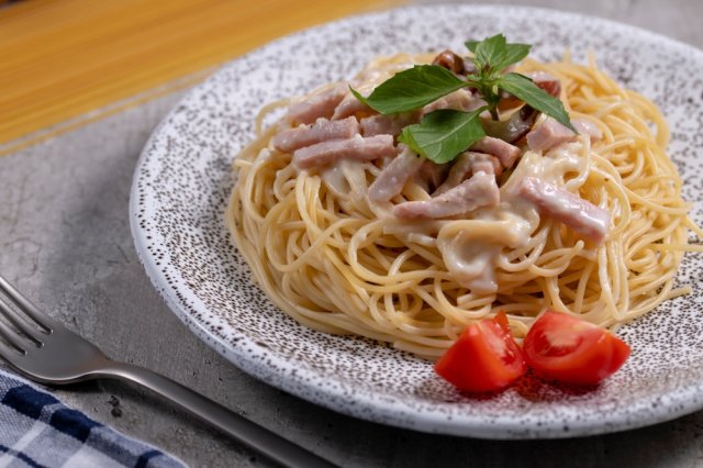С креветками, курицей, беконом, в сливочном соусе – как еще приготовить пасту 